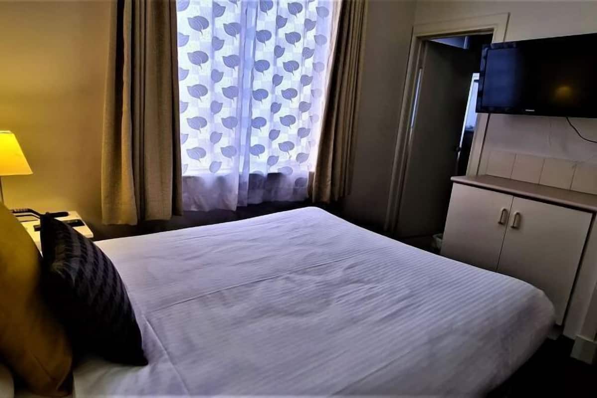 1 chambre, coffres-forts dans les chambres, bureau