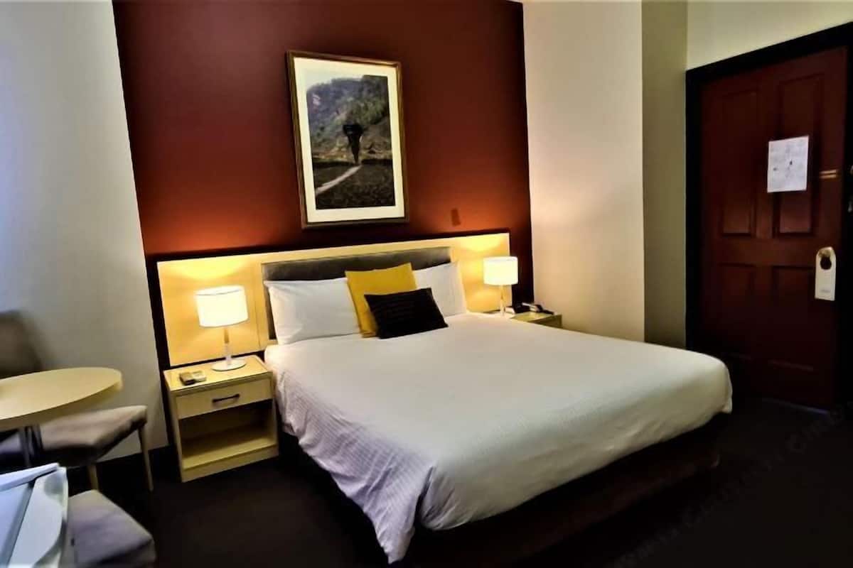 1 chambre, coffres-forts dans les chambres, bureau