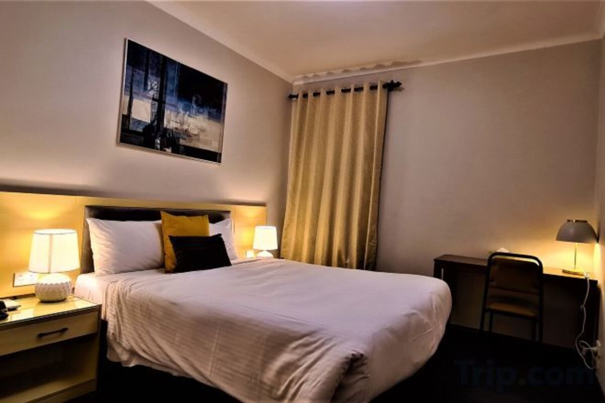 In-room safe, desk, iron/ironing board, free WiFi