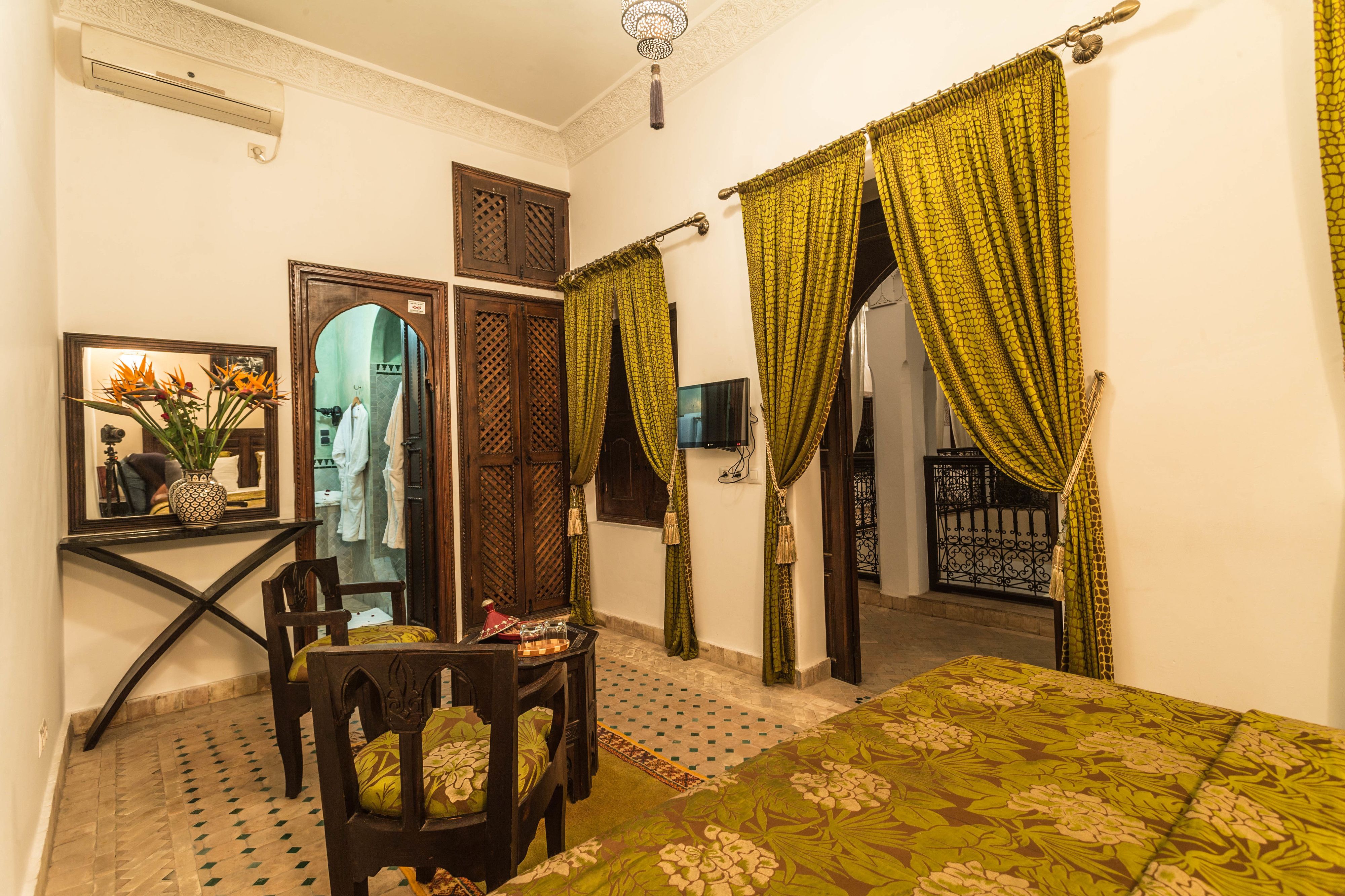 Chambre Confort Double ou avec lits jumeaux, vue cour intérieure
