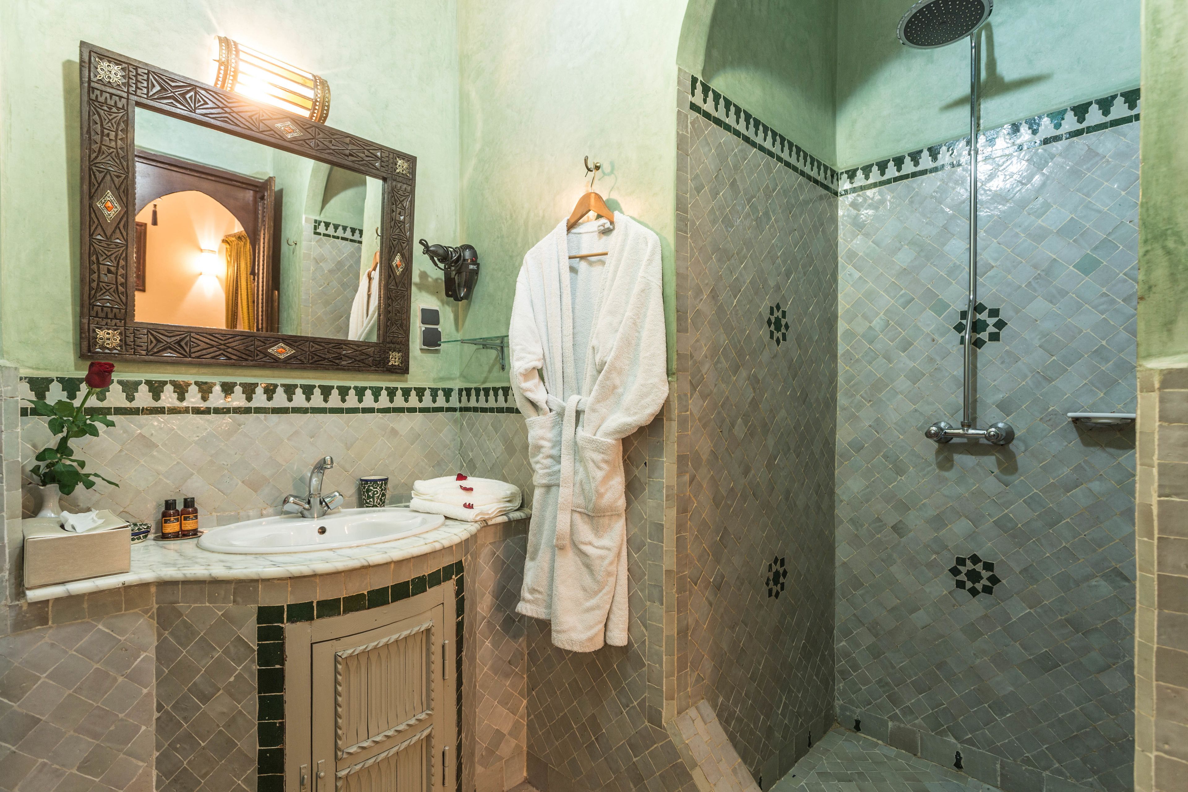Comfort Double or Twin Room, Courtyard View | Bathroom