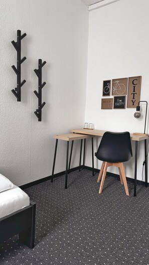 Economy Double Room, Shared Bathroom | Desk, free WiFi