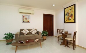 42-inch flat-screen TV with satellite channels, TV - Lavilla Hotel (Doha)