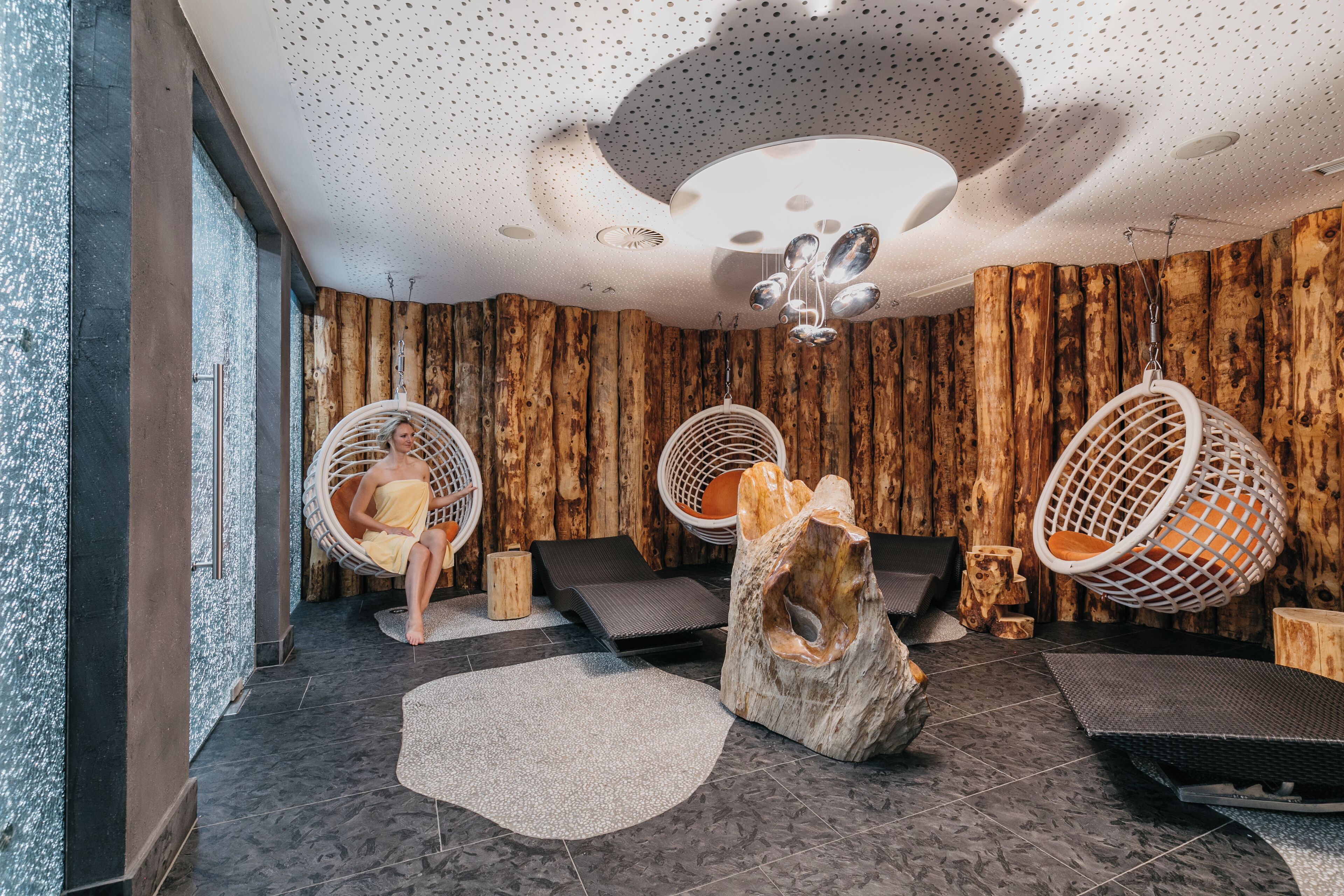 couples treatment room(s), sauna, hot tub, steam room, body treatments