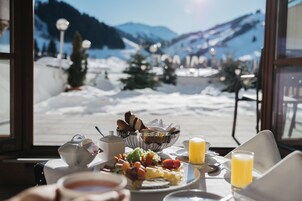 7 restaurants, dinner served, local cuisine