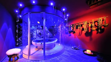 Salas para tratamentos a dois, sauna seca, banheira de hidromassagem