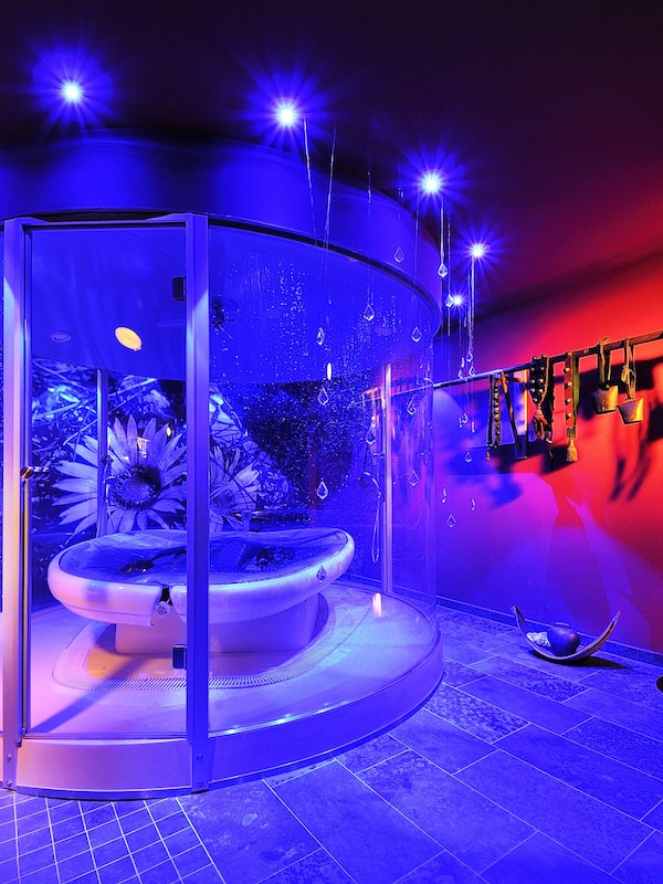 Behandlungsräume für Paare, Sauna, Whirlpool, Dampfbad