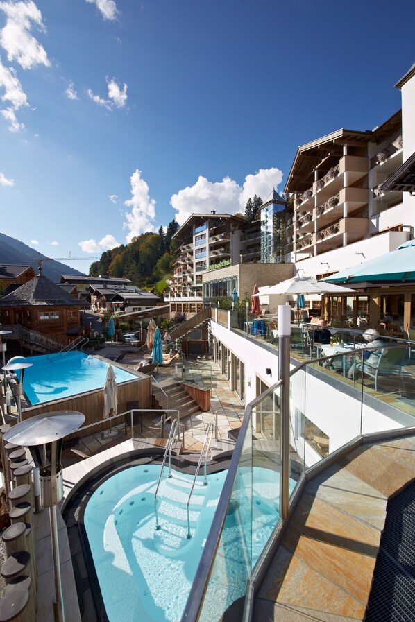 Indoor pool, 2 outdoor pools, pool loungers - Hotel Alpine Palace (Saalbach-Hinterglemm)