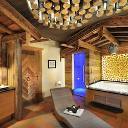 Espace de soins pour les couples, sauna, bain à remous, hammam