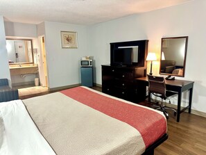 Pillowtop beds, desk, iron/ironing board, free WiFi