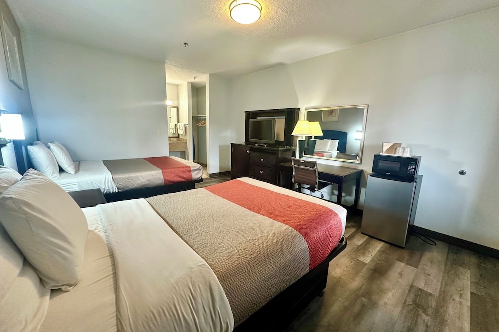 Red Carpet Inn Norwalk