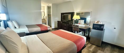 Colchones con pillow-top, escritorio y tabla de planchar con plancha