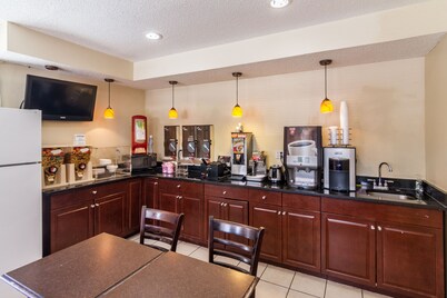 Red Carpet Inn Norwalk