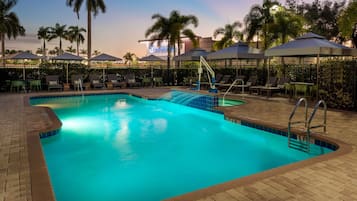 Piscine extérieure, cabanons gratuits