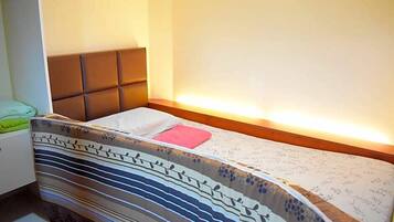 Egyptian cotton sheets, premium bedding, desk, free WiFi