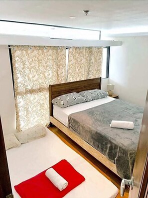 Egyptian cotton sheets, premium bedding, desk, free WiFi - Frederics München City Schwabing (Munich)