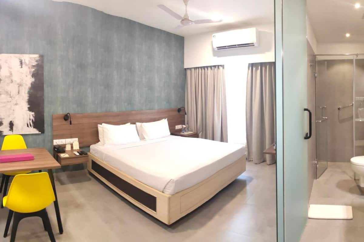 in-room safe, desk, iron/ironing board, free wifi