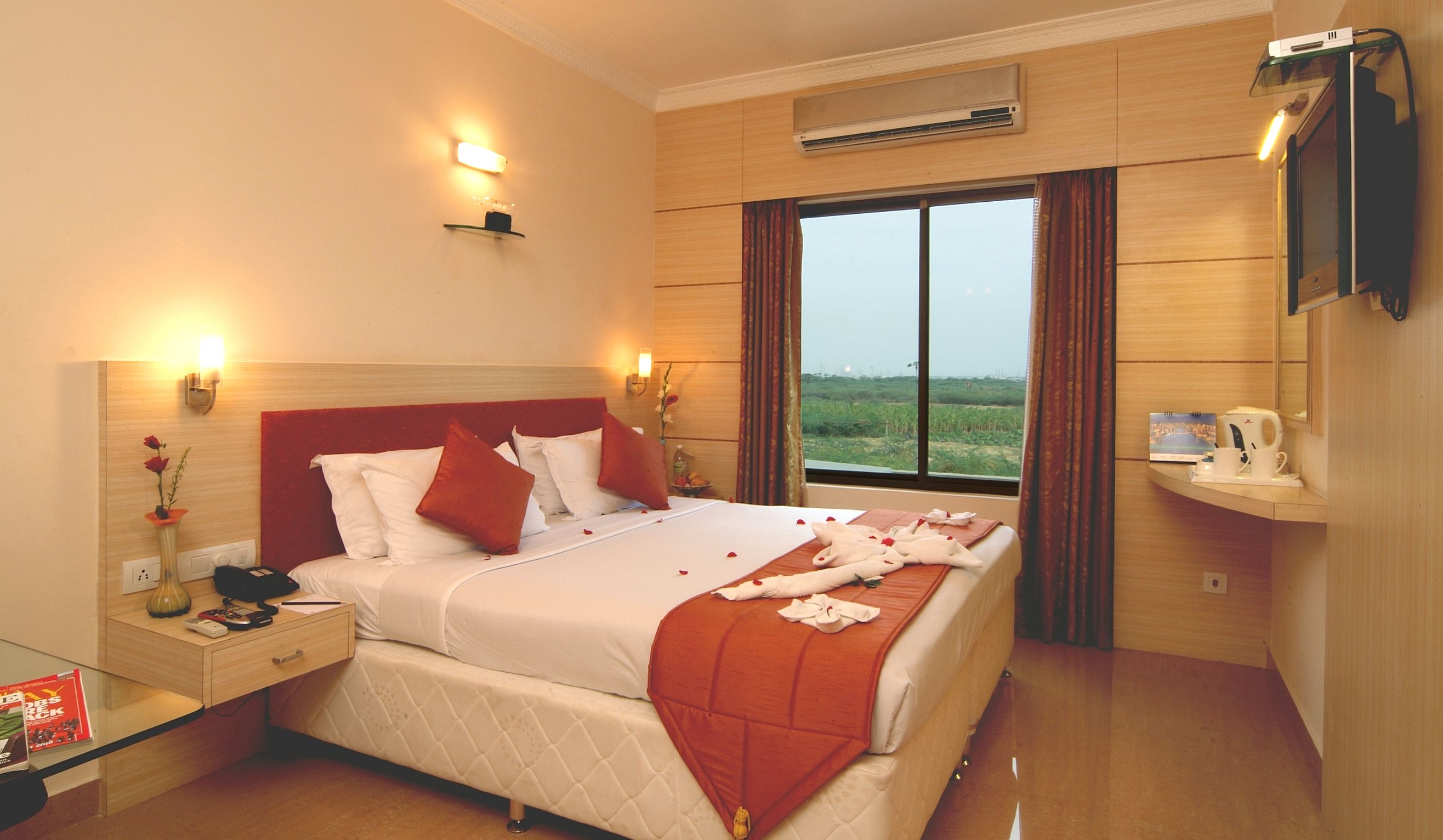 in-room safe, desk, iron/ironing board, free wifi