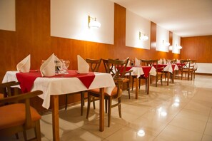 Restaurant - Samaa Hotel (Bucharest)