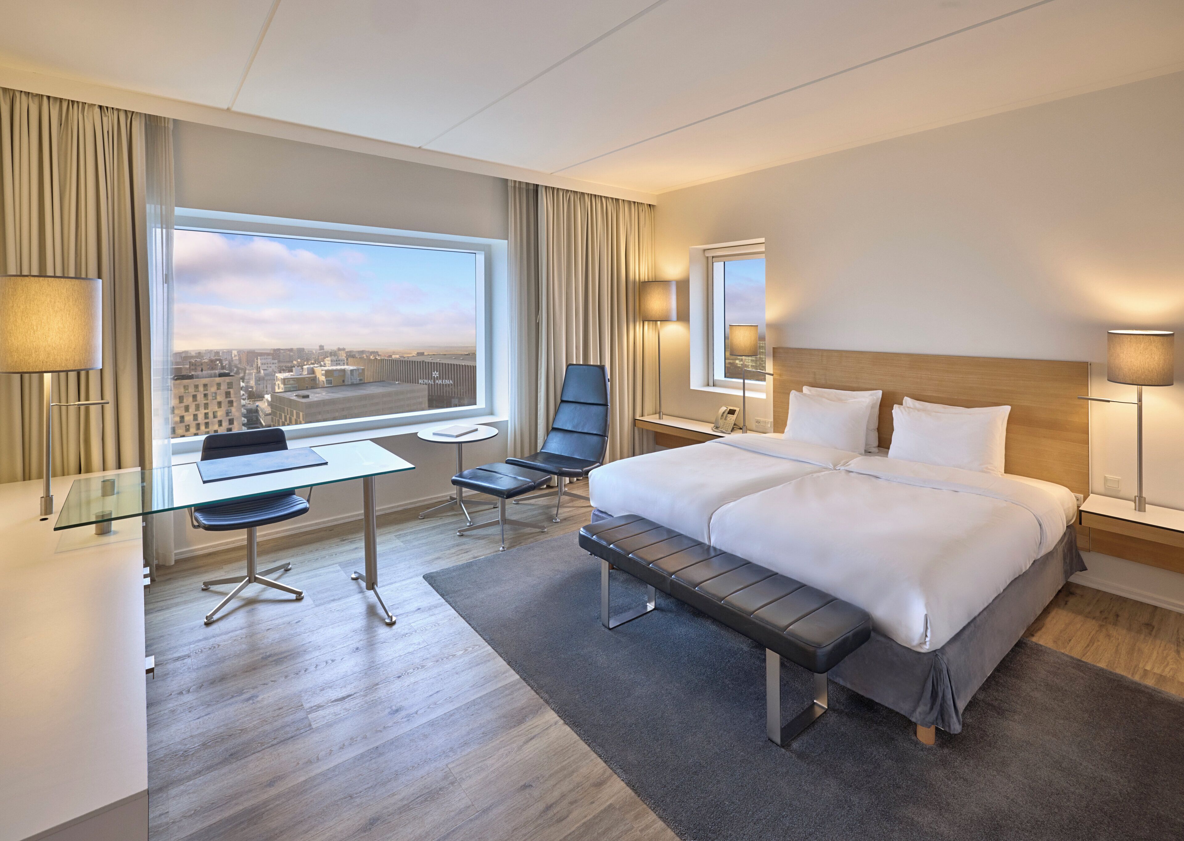Premium-værelse - 1 kingsize-seng (High Floor) | Allergivenligt sengetøj, minibar, pengeskab på værelset, skrivebord