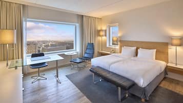 Premium-værelse - 1 kingsize-seng (High Floor) | Allergivenligt sengetøj, minibar, pengeskab på værelset, skrivebord