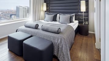 Minibar, in-room safe, desk, laptop workspace