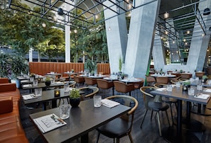 2 restaurants, breakfast, lunch, dinner served; international cuisine