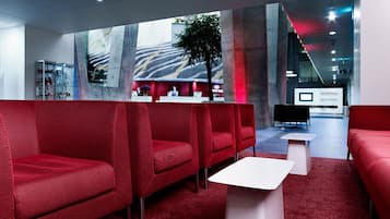 2 restaurants, breakfast, lunch, dinner served; international cuisine