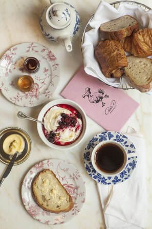 Esmorzar diari d'estil bufet gratuït 