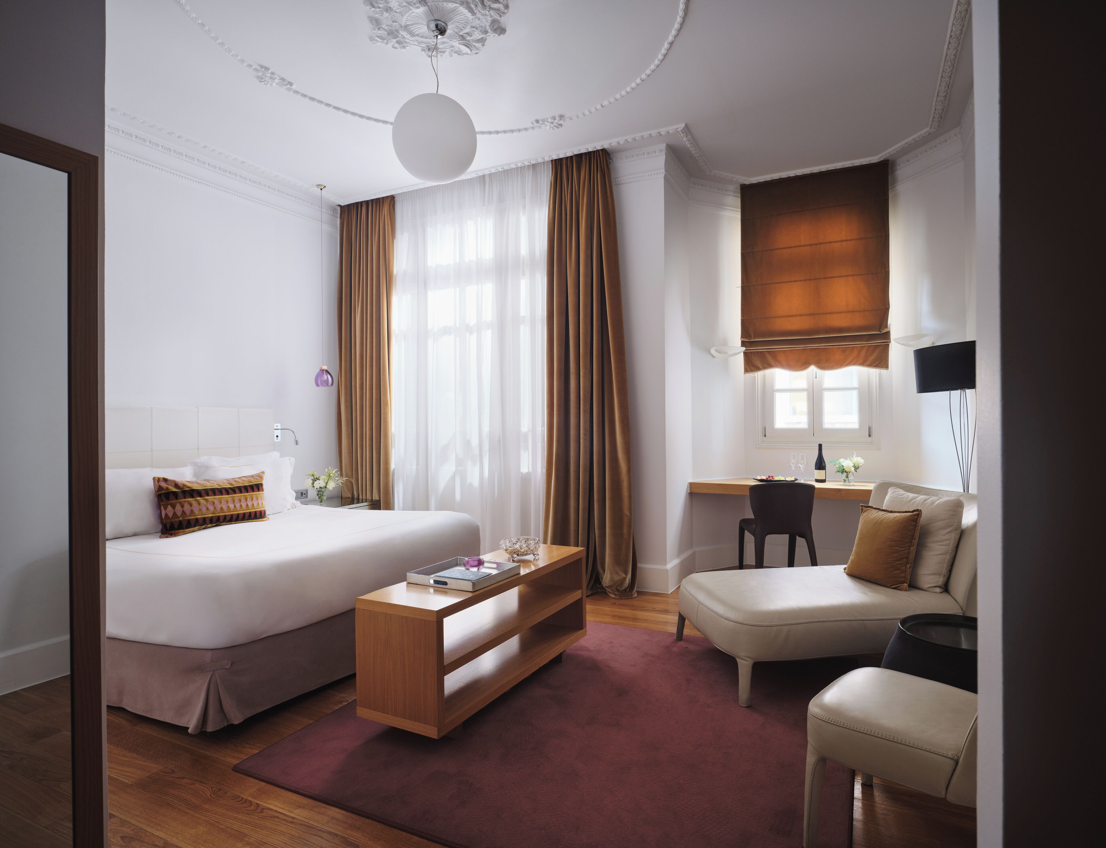 Junior-Suite | Pillowtop-Betten, Minibar, Zimmersafe, Verdunkelungsvorhänge