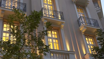 Fassade der Unterkunft – Abend/Nacht