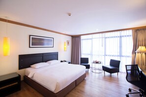 Executive Room | Premium bedding, free minibar items, in-room safe, desk