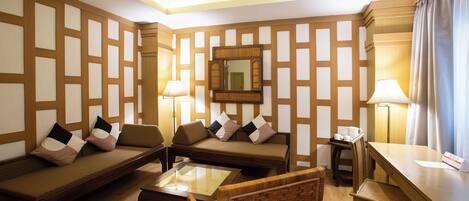 Corner Suite | Living area | 32-inch flat-screen TV with satellite channels, TV, DVD player