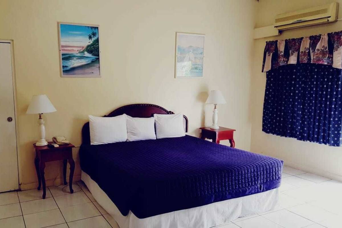 Hochwertige Bettwaren, Zimmersafe, Verdunkelungsvorhänge