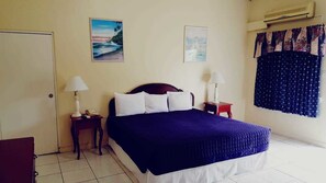 Premium bedding, in-room safe, blackout drapes, soundproofing