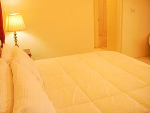 1 Schlafzimmer, hochwertige Bettwaren, Zimmersafe, Verdunkelungsvorhänge