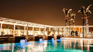 2 間酒吧/酒廊、池畔酒吧