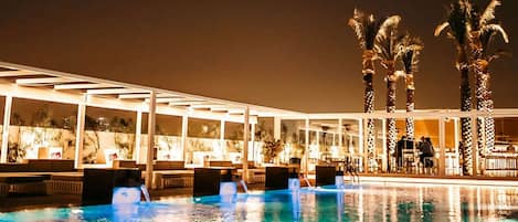 2 quầy bar/khu lounge, quầy bar bên hồ bơi