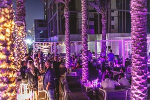 4 restaurants; breakfast, lunch, dinner and brunch served