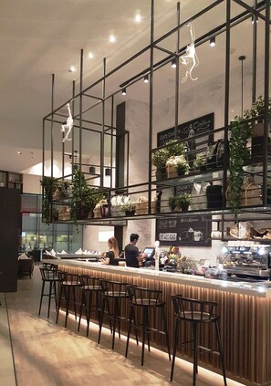 4 restaurants, breakfast, lunch, dinner served; international cuisine