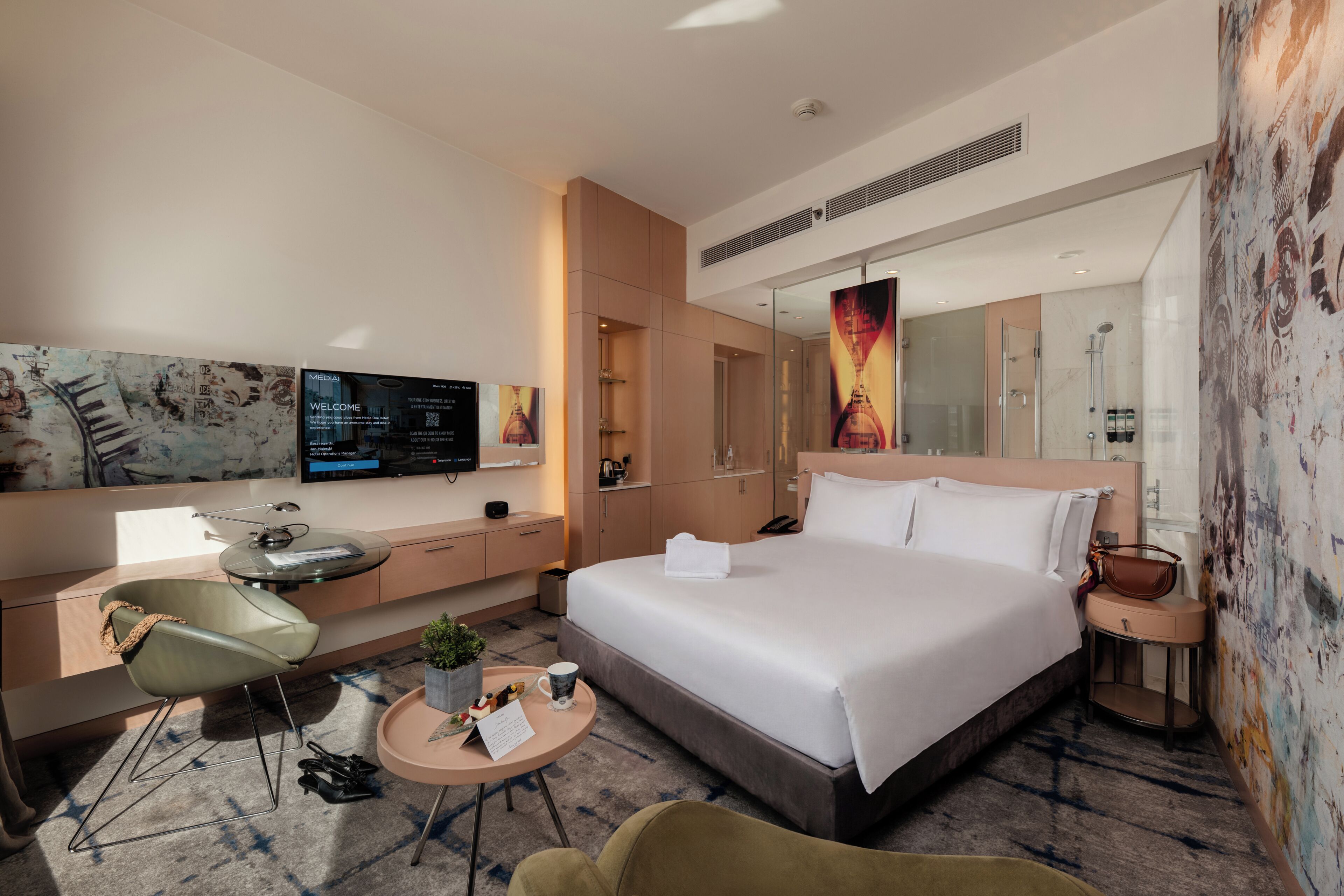 Executive Hip Room | Roupas de cama premium, edredons de pluma, camas Select Comfort