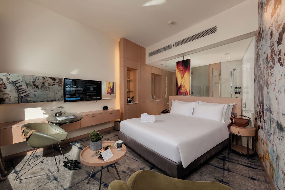 Executive Hip Room | Roupas de cama premium, edredons de pluma, camas Select Comfort