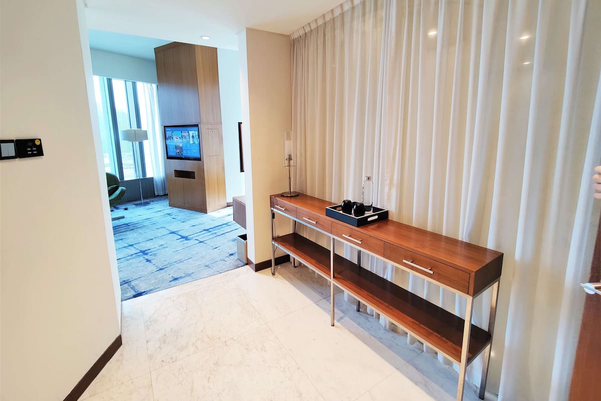 One-Bedroom Chill Out Suite | Literie de qualité, couette en duvet, lit avec matelas Select Comfort