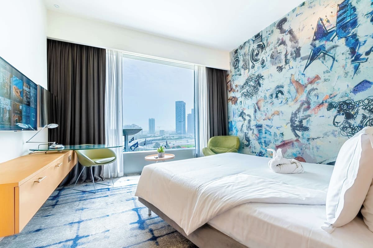 Standard Hip Urban Room | Literie de qualité, couette en duvet, lit avec matelas Select Comfort