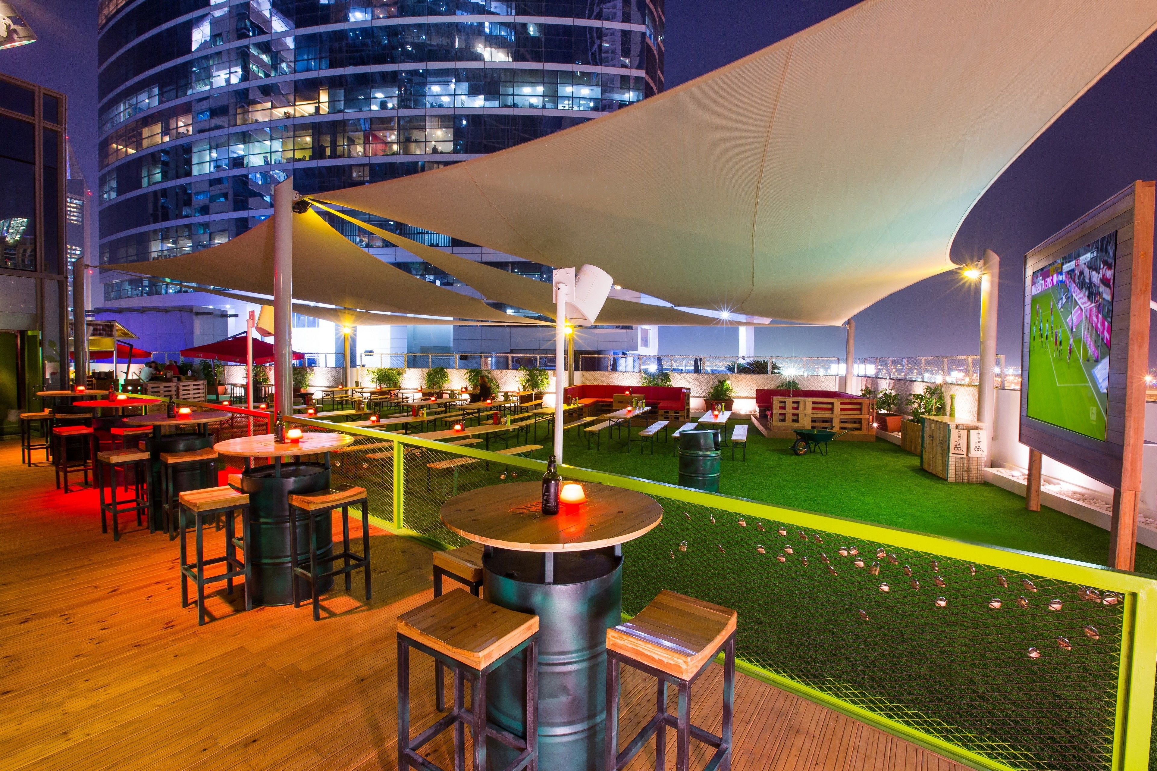 4 restaurants, breakfast, lunch, dinner served; international cuisine