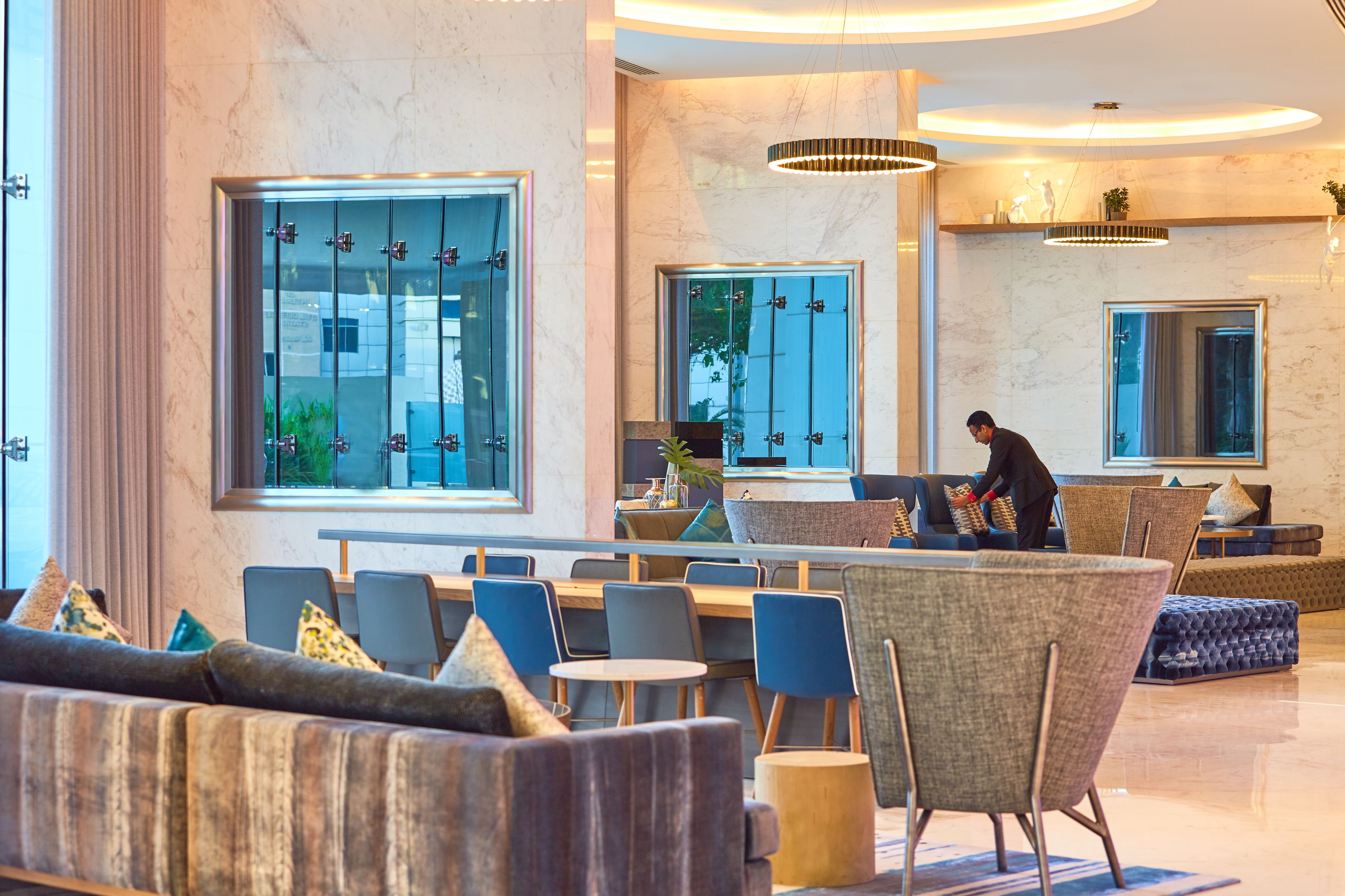 2 bars/lounges, poolside bar