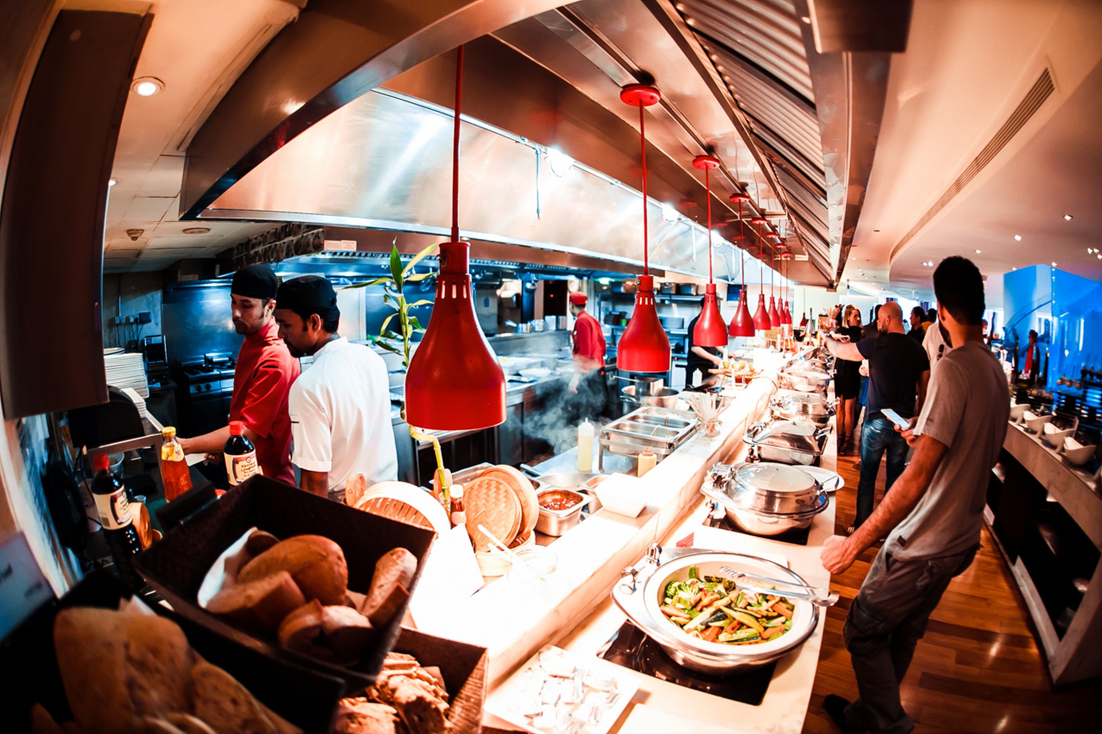 4 restaurants; breakfast, lunch, dinner, and brunch served