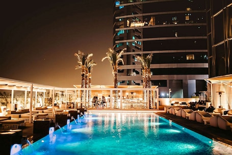 4 restaurants; breakfast, lunch, dinner and brunch served . Media One Hotel Dubai