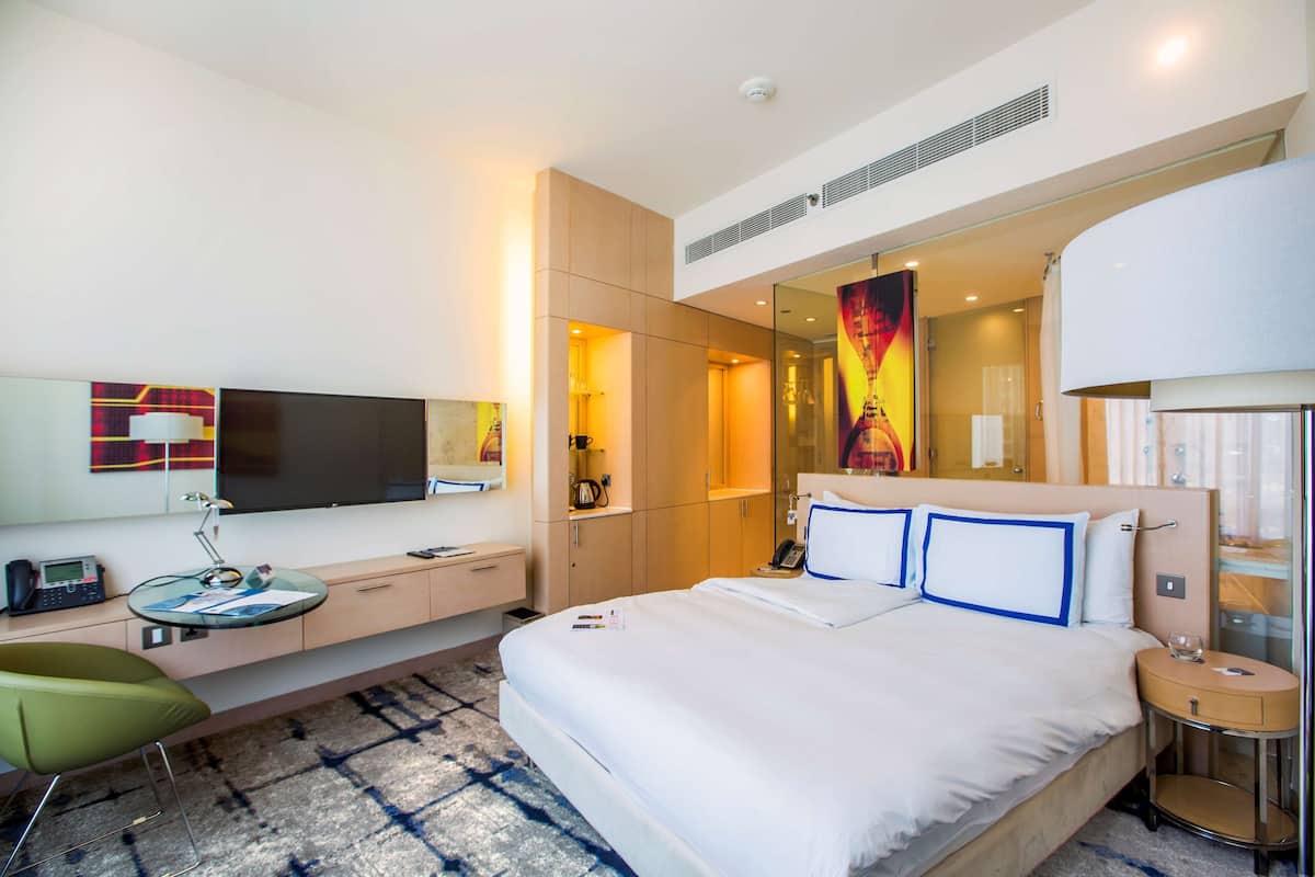 Standard Hip Room | Literie de qualité, couette en duvet, lit avec matelas Select Comfort