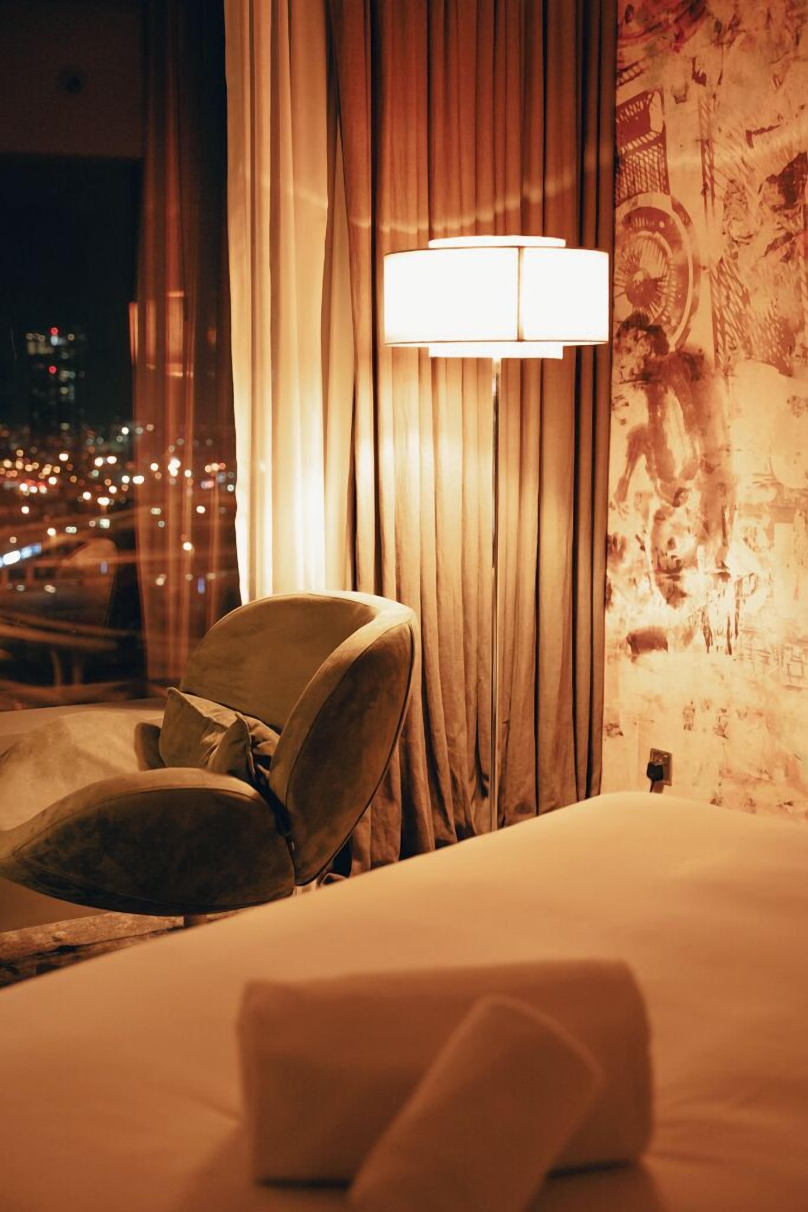 One-Bedroom Chill Out Suite | Roupas de cama premium, edredons de pluma, camas Select Comfort